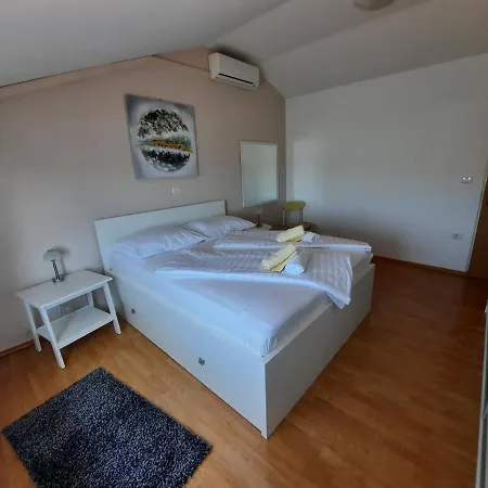 Apartment Holiday Apartment Nera *